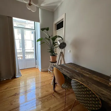 Spacious With Balcony And Stunning View * Lisboa