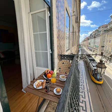 Spacious With Balcony And Stunning View Accommodatie bij particulieren Lissabon